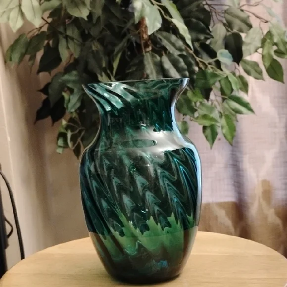 Vintage Elegant Green Glass Vase (Set Of 2) - Picture 4 of 13